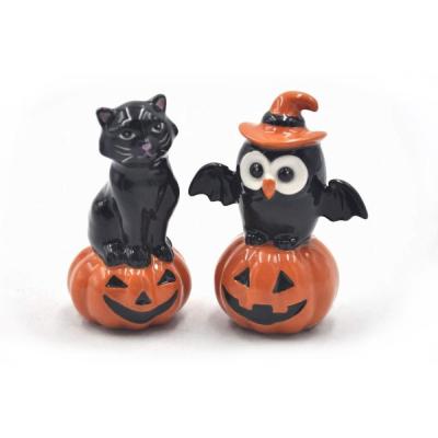 shaped Halloween ceramic salt and pepper shakers set picture 1